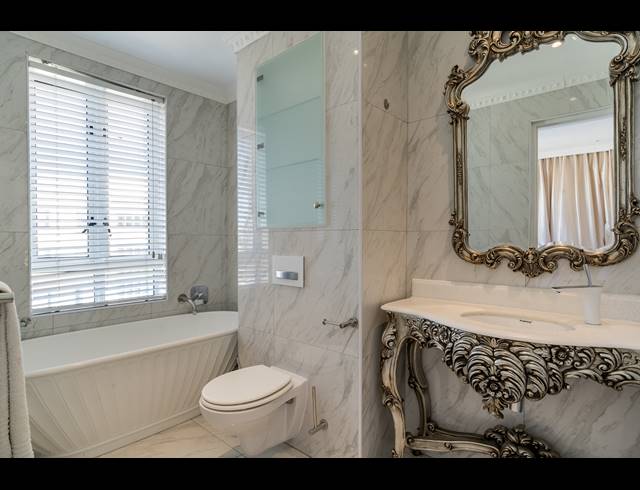 2 BEDROOM APARTMENT TO LET IN SEA POINT